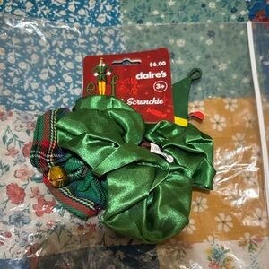 Claire's Festive Green Scrunchie Set